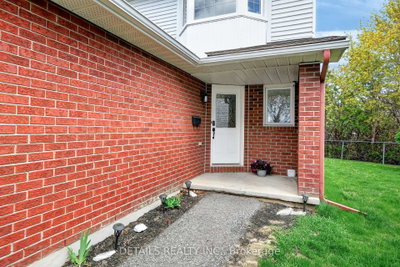 23 Clifford Private • #43 • Ottawa, ON photo 3