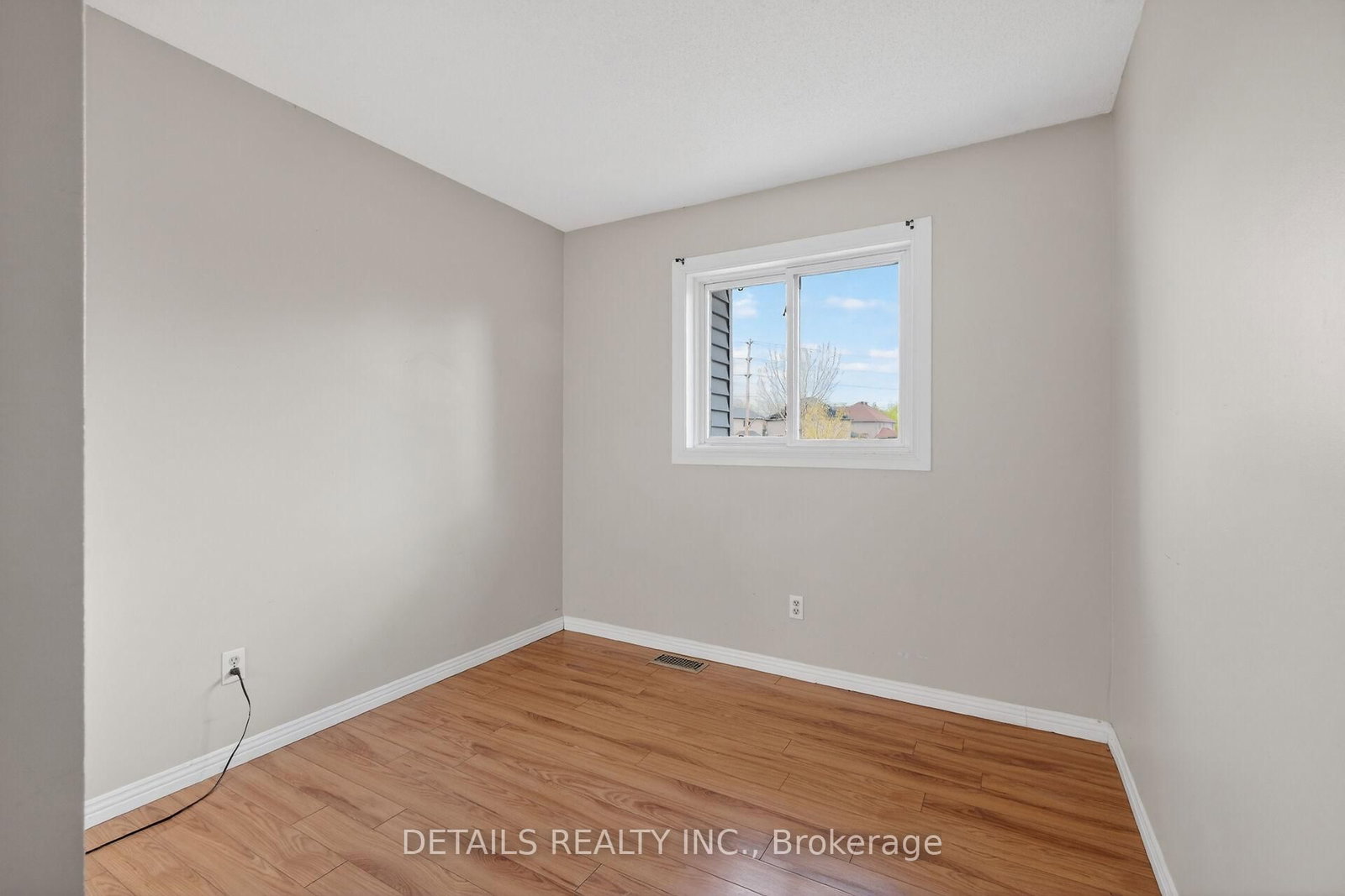 23 Clifford Private • #43 • Ottawa, ON photo 37