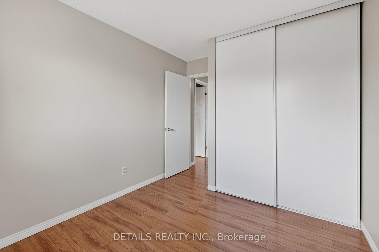 23 Clifford Private • #43 • Ottawa, ON photo 38