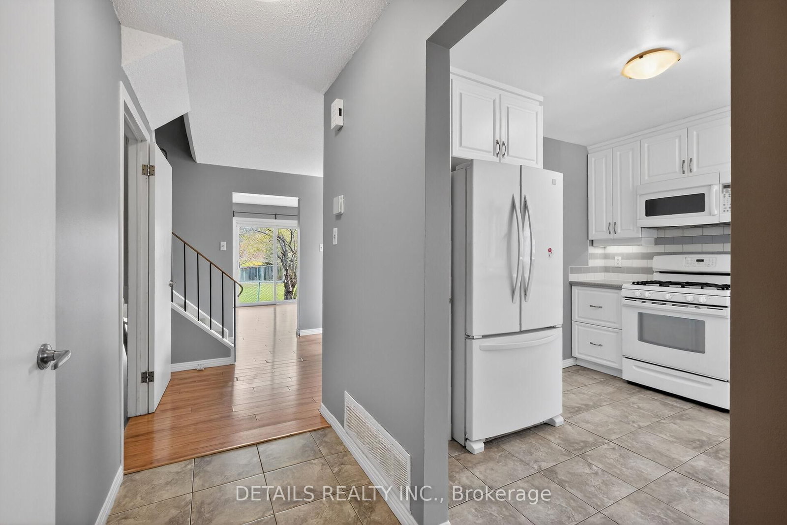 23 Clifford Private • #43 • Ottawa, ON photo 6