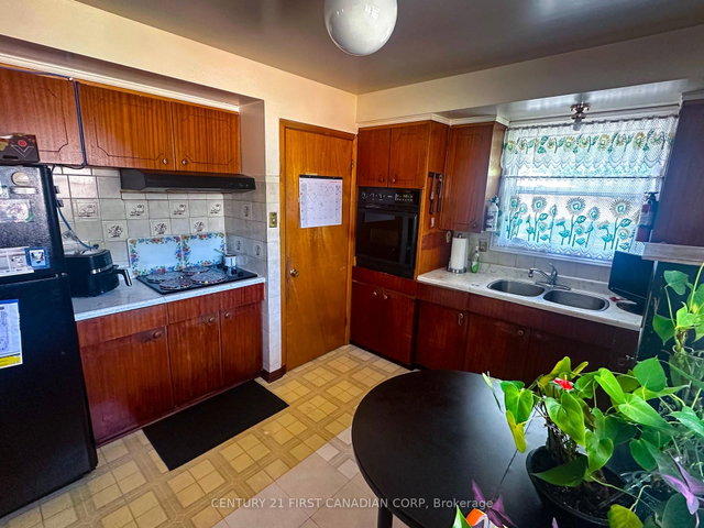 61 Alayne Crescent