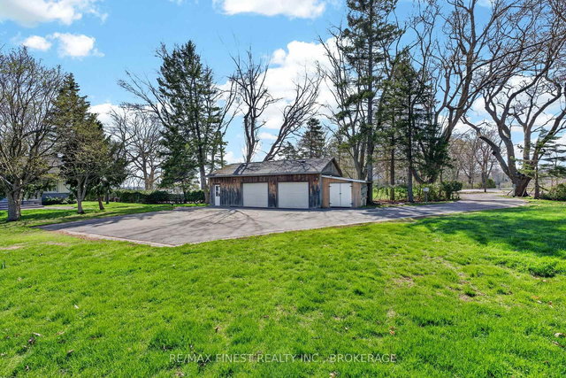 119 Thousand Island Parkway