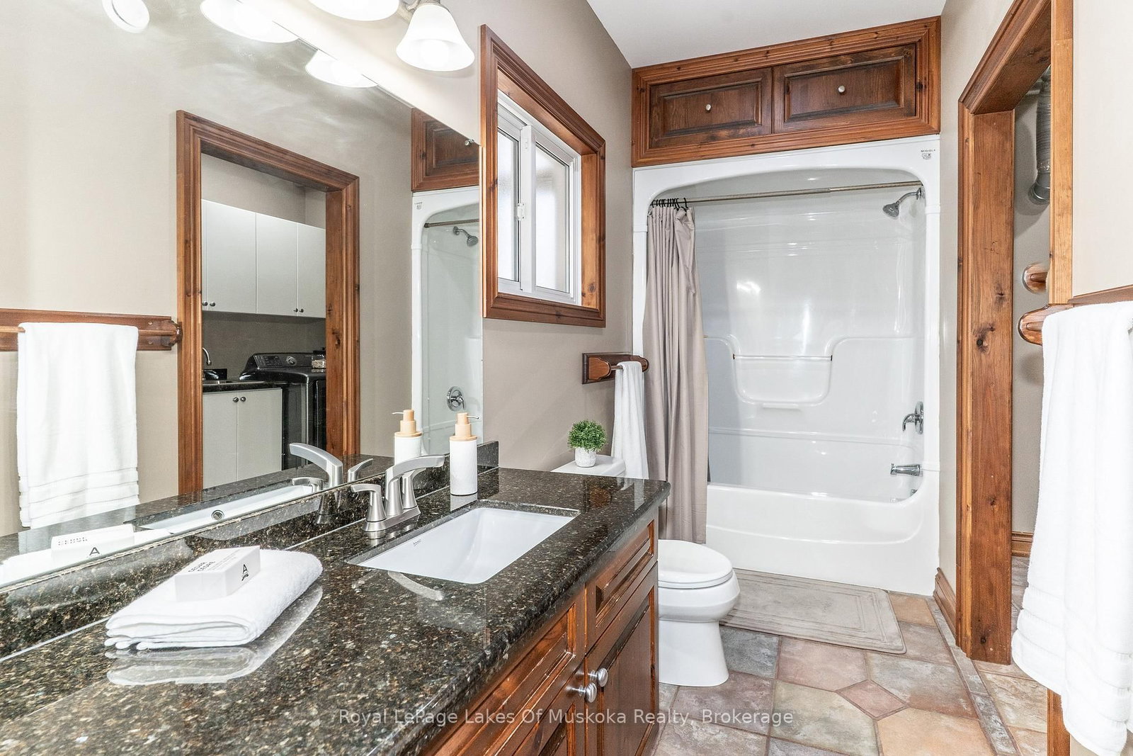 22 Duke Street • Muskoka Lakes, ON photo 14