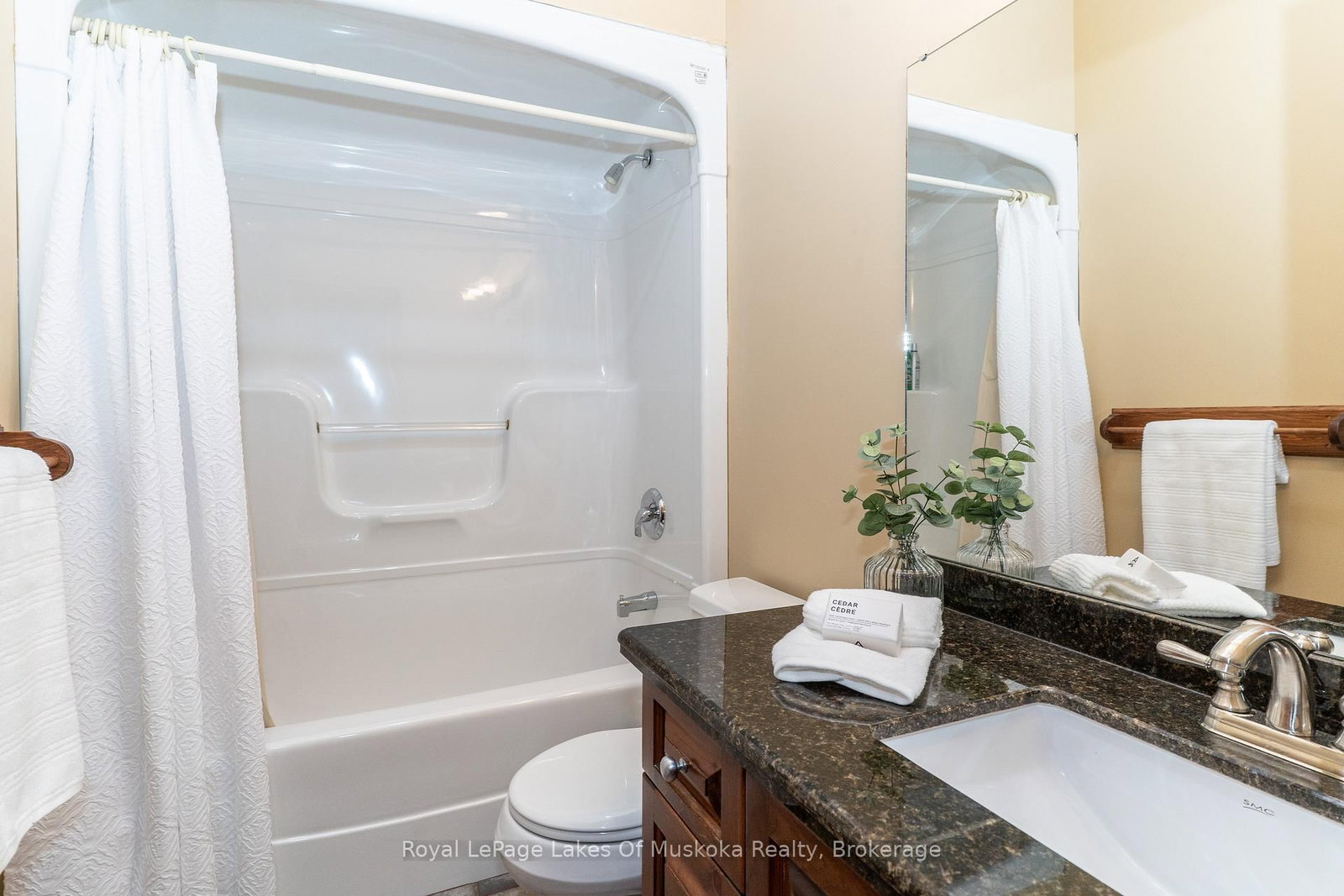 22 Duke Street • Muskoka Lakes, ON photo 20