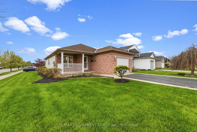 296 Autumn Crescent