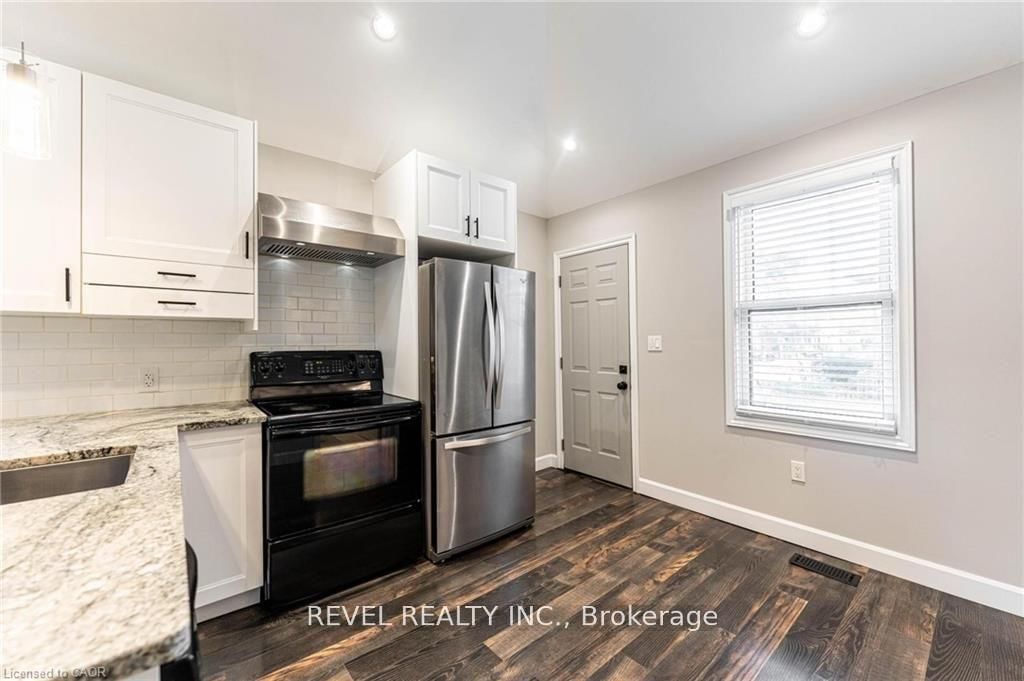 222 Kensington Avenue N • Hamilton, ON photo 10