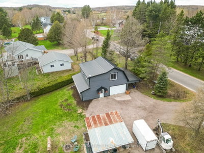 115 Hawthorne Drive — photo 4