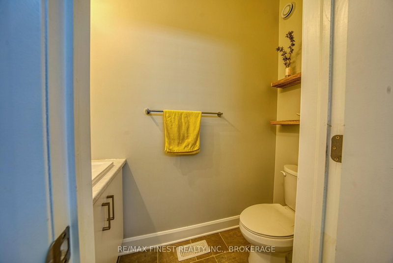 1372 Andersen Dr photo 5