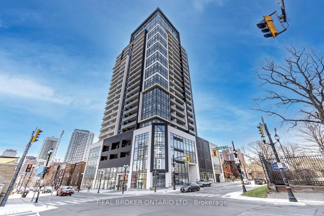906 - 15 Queen Street S
