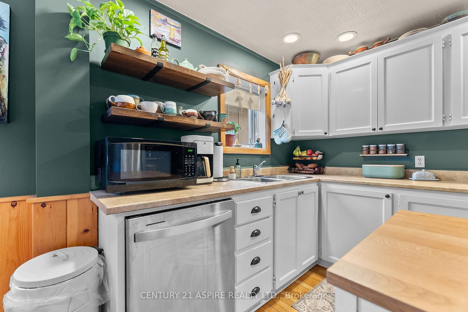 Listing Image 11