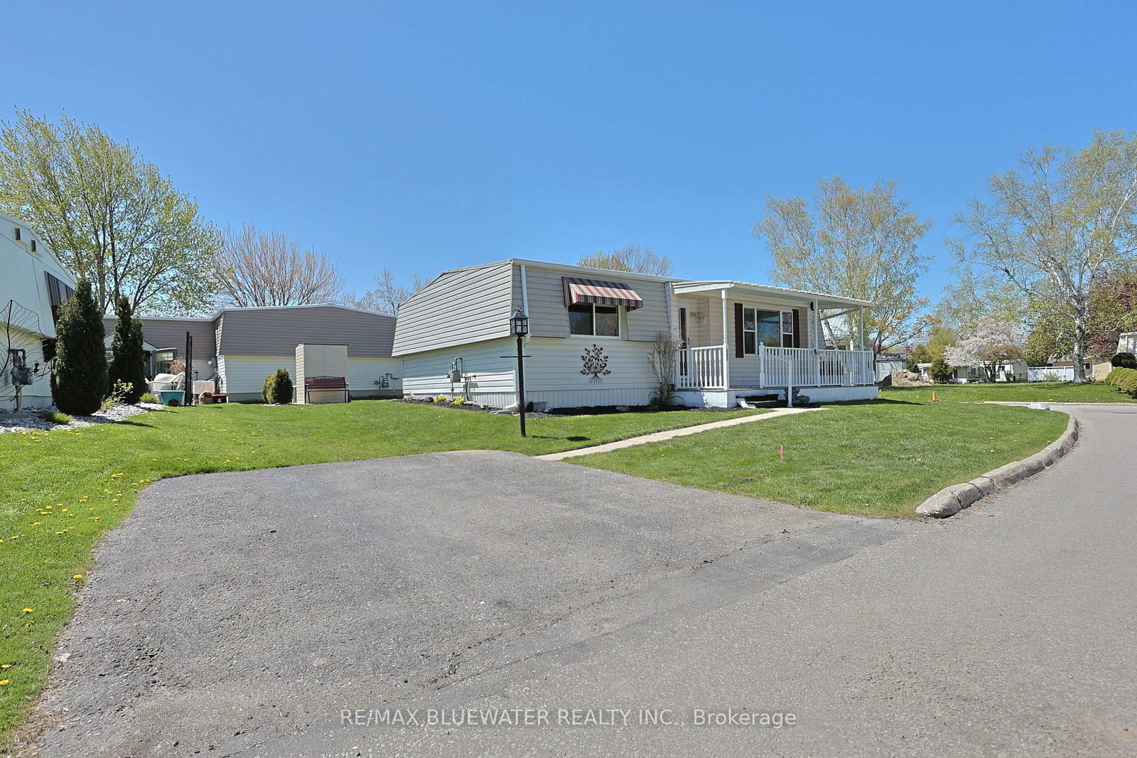 101 Shannon Boulevard • South Huron, ON photo 6