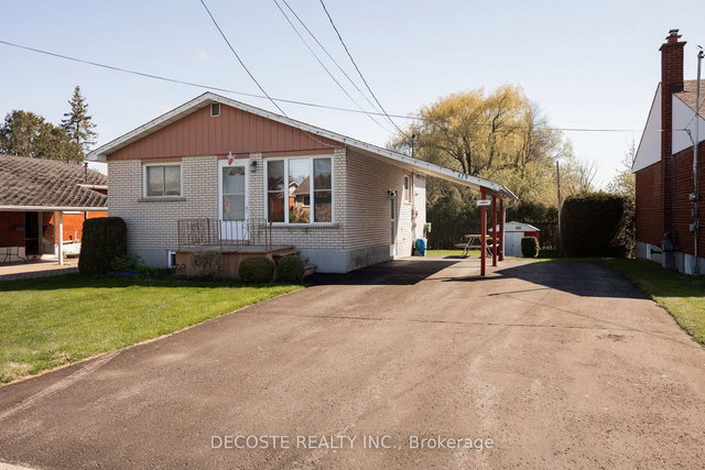 429 Dominion Street S