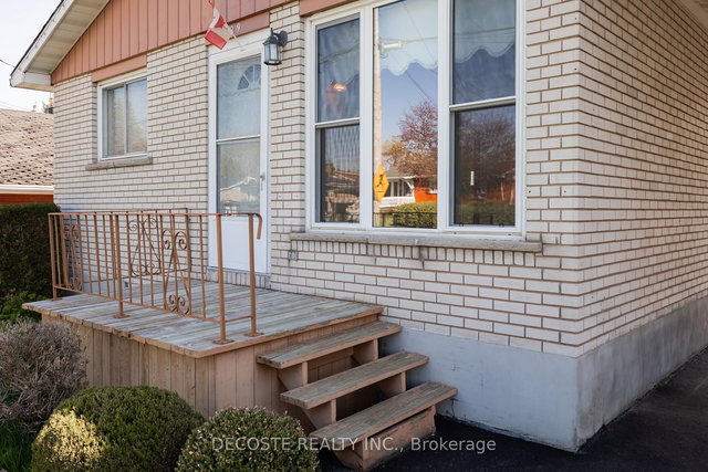 429 Dominion Street S