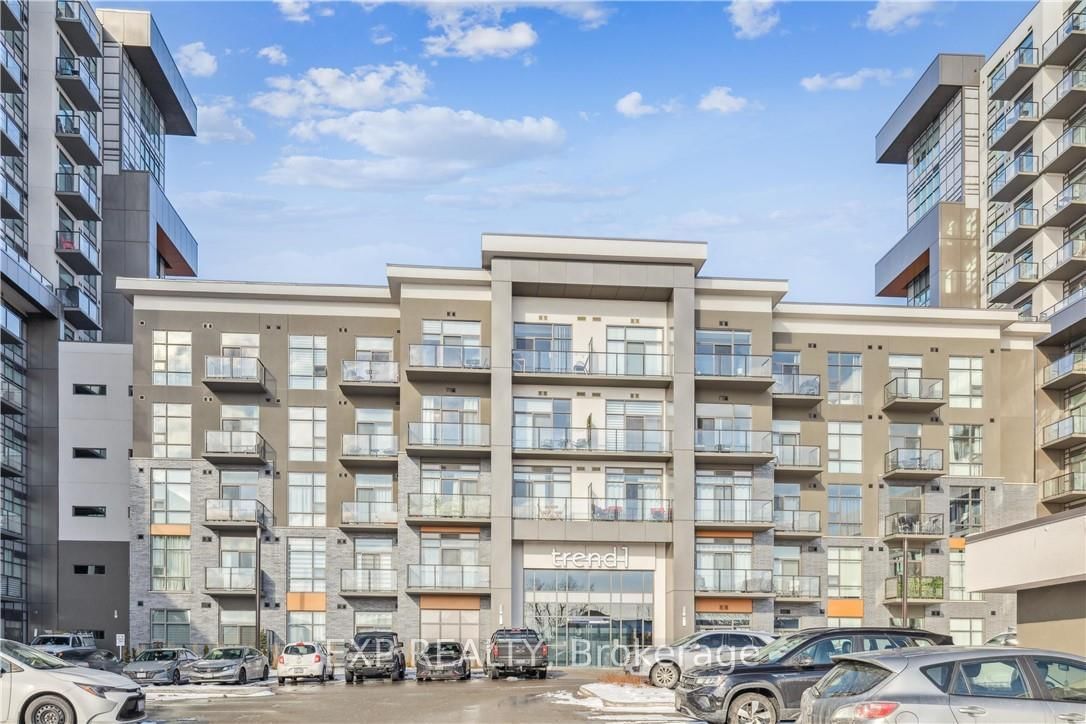 450 Dundas Street E