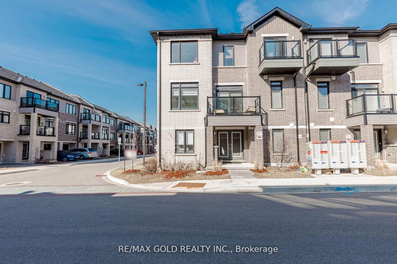 1007 - 585 Colborne Street E