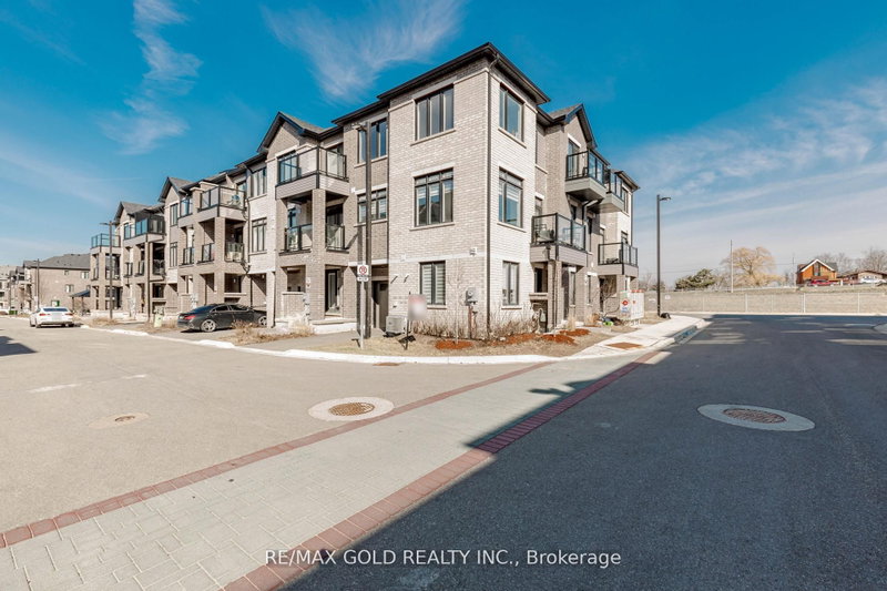1007 - 585 Colborne Street E