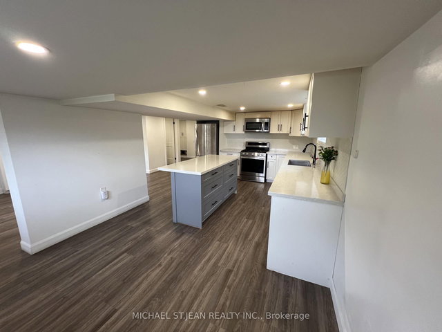 Lower - 176 Queensdale Avenue E