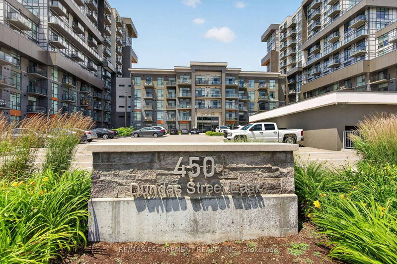 home for lease on 522-460 Dundas Street E
