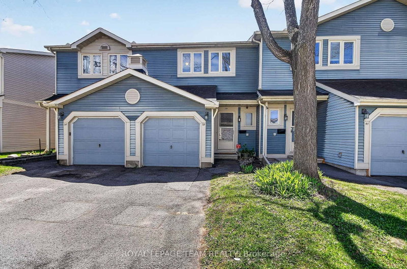 home for sale on 39 Saxton Private
