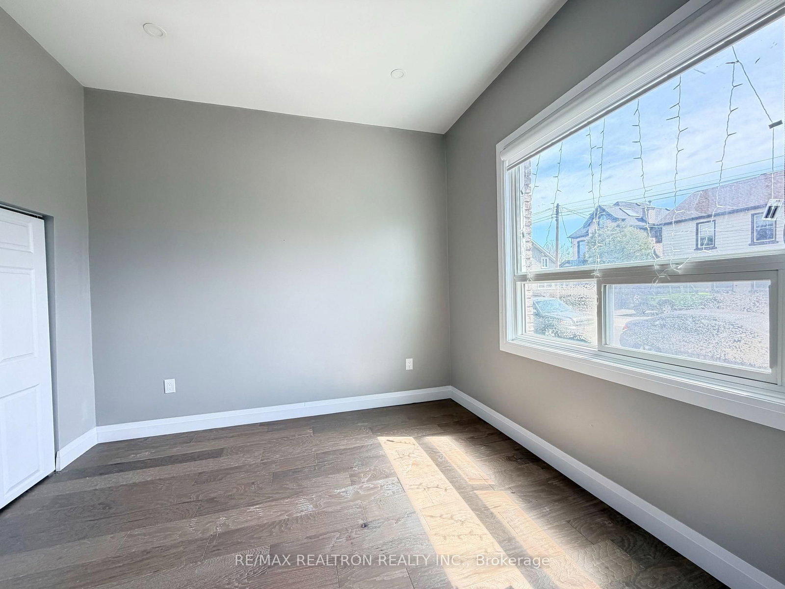 97 N Emerald Street • Hamilton, ON photo 11