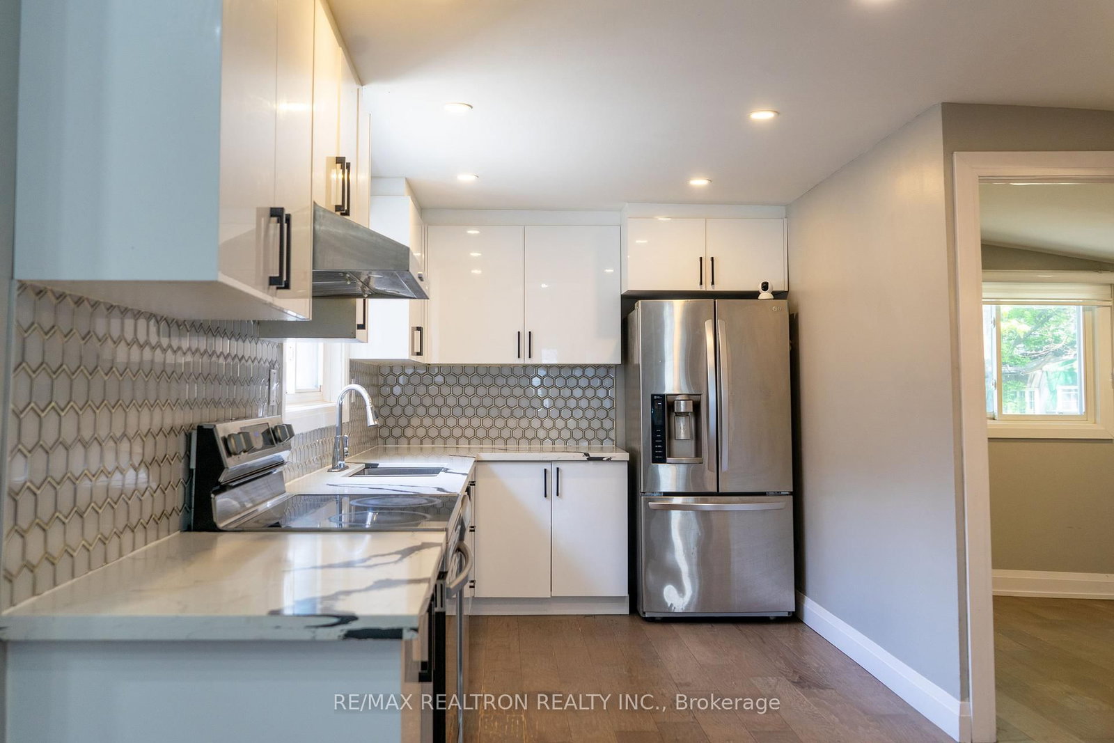 97 N Emerald Street • Hamilton, ON photo 6