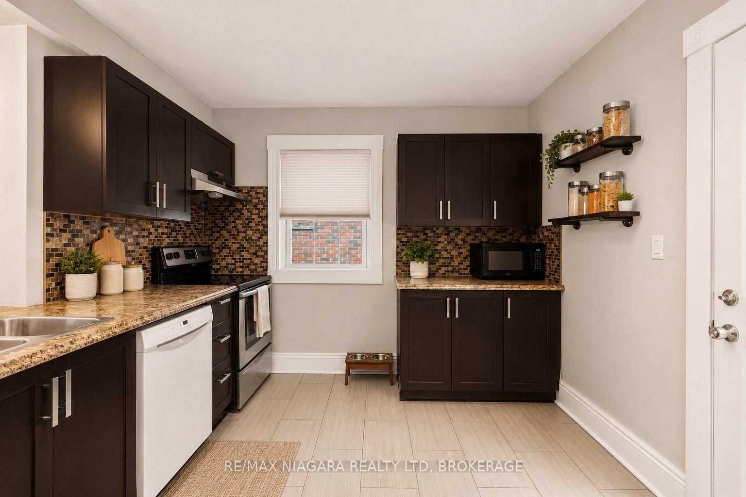 85 Maple Street • St. Catharines, ON photo 13