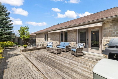 272 4th Street Crescent • Hanover, ON photo 2
