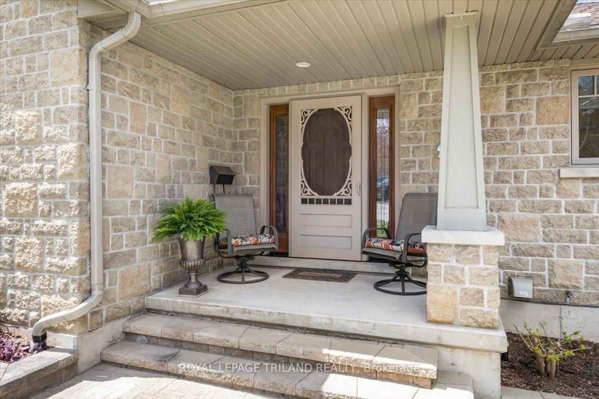272 4th Street Crescent • Hanover, ON photo 6