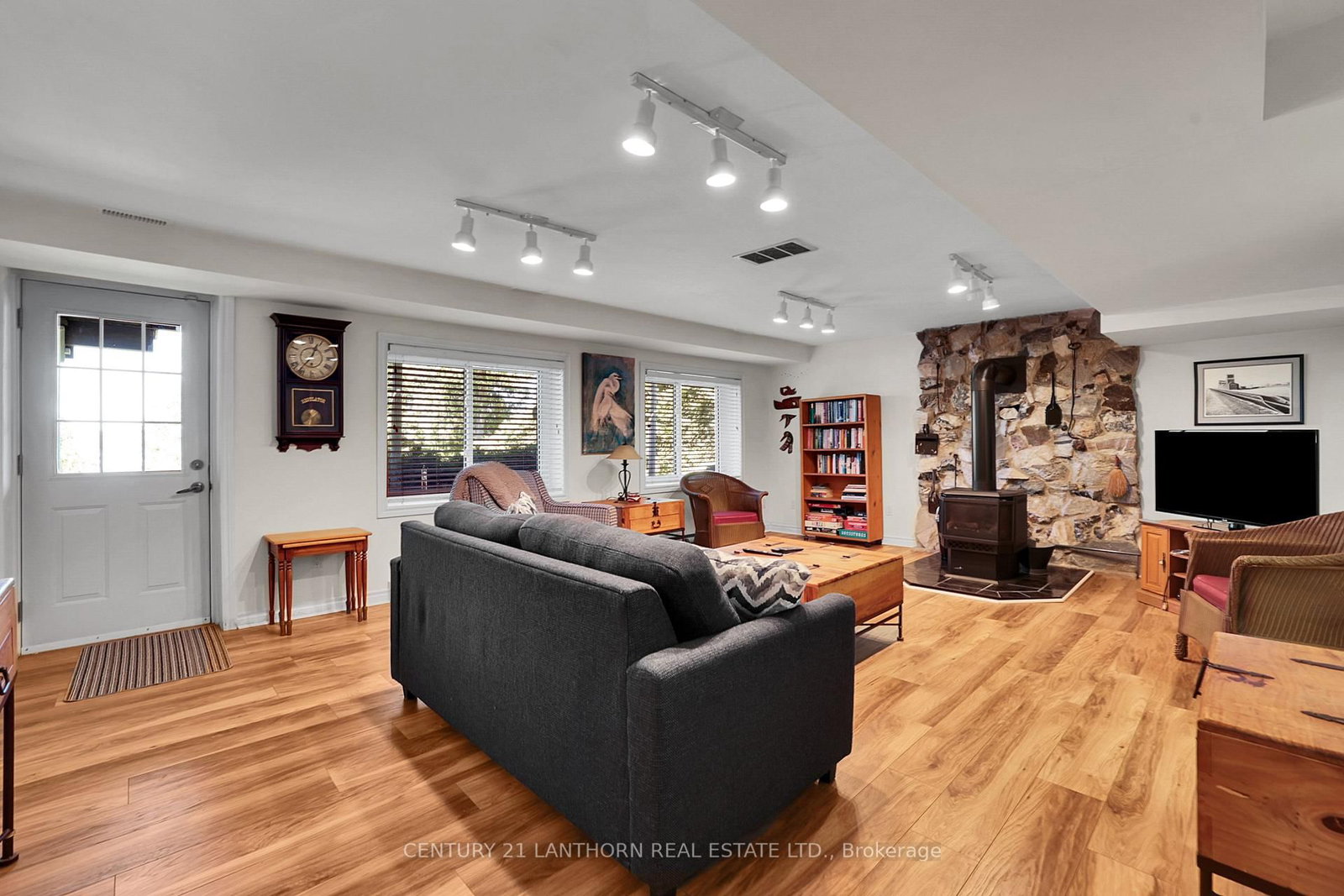 251 High Shore Road • Limoges, ON photo 37