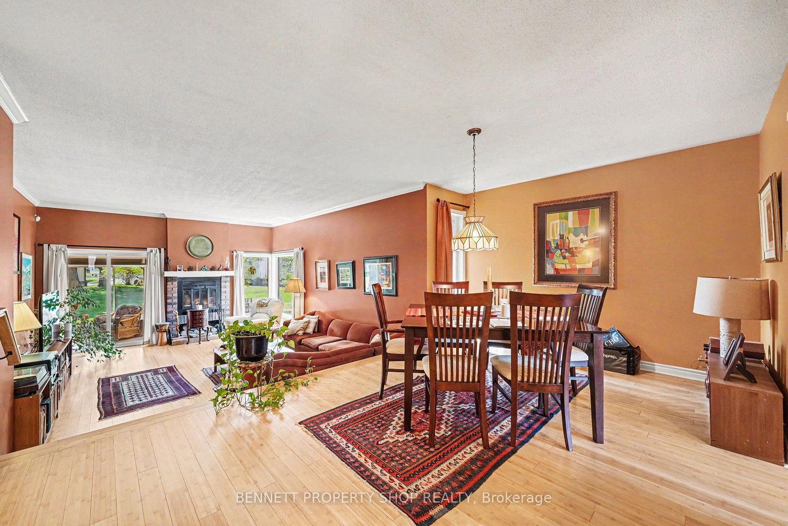12 Laurel Valley Court • Ottawa, ON photo 4