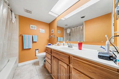 12 Laurel Valley Court • Ottawa, ON photo 7