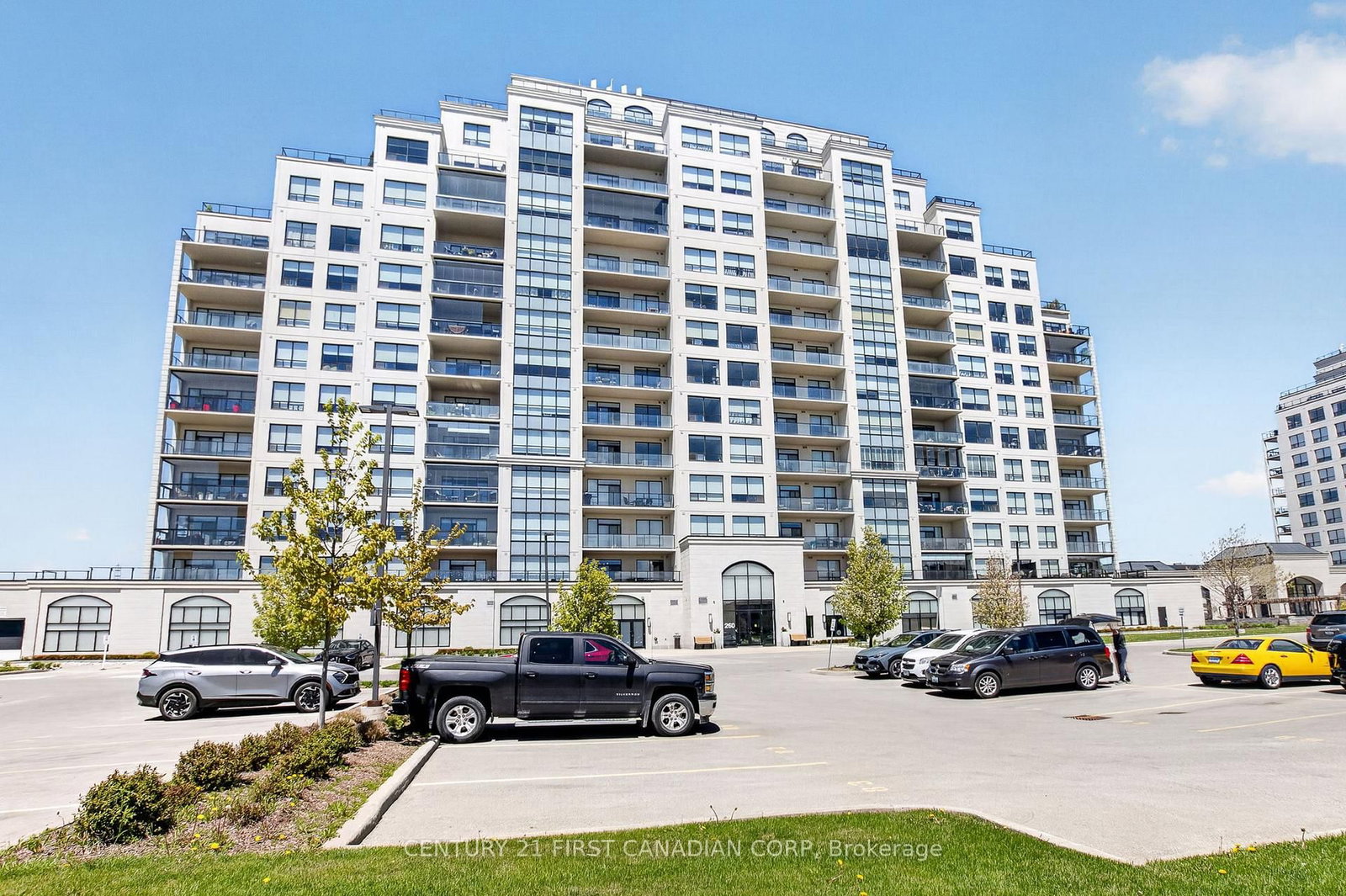 208 - 260 Villagewalk Boulevard, London North