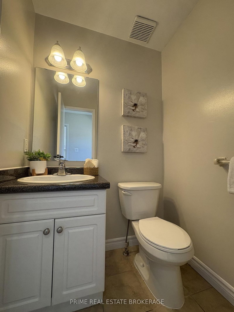 35 Waterman Ave photo 4