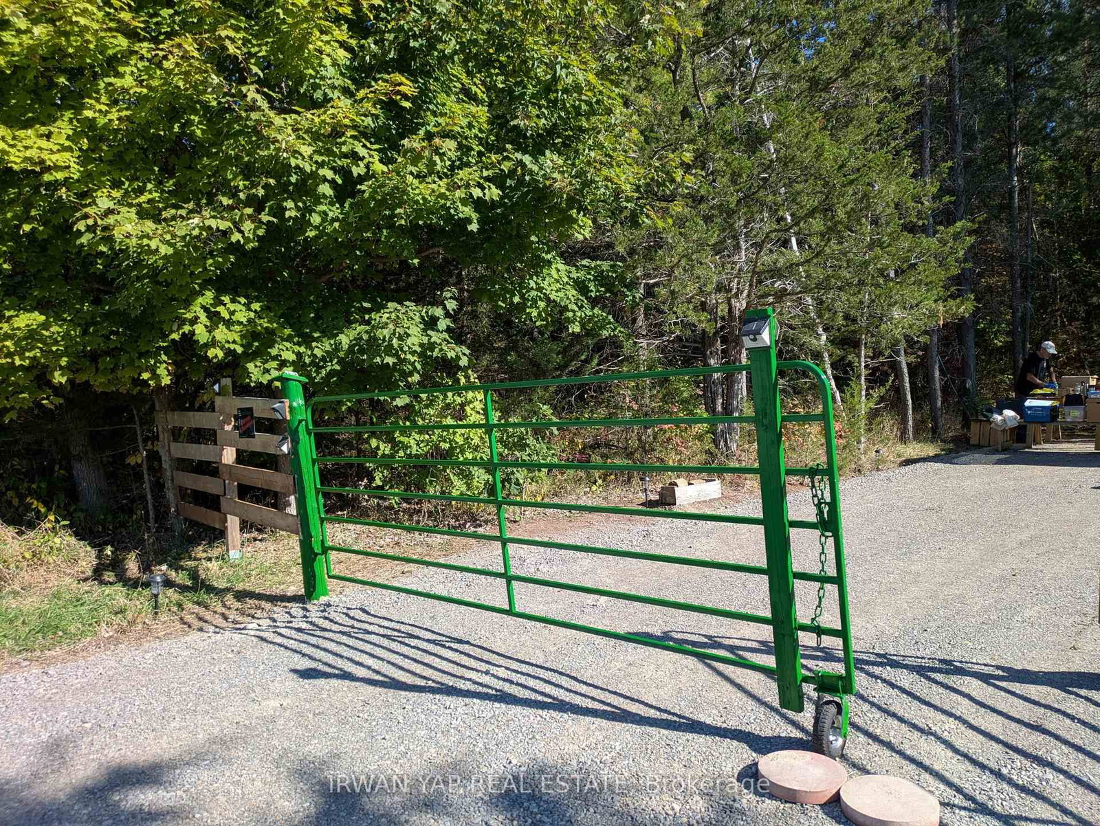Listing Image 4
