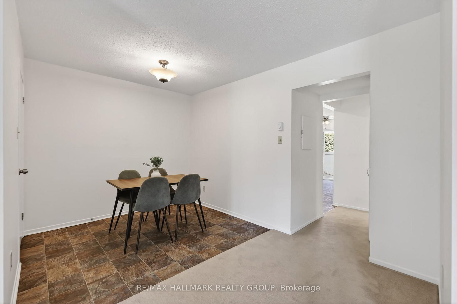 33 Haxby Private • Ottawa, ON photo 11