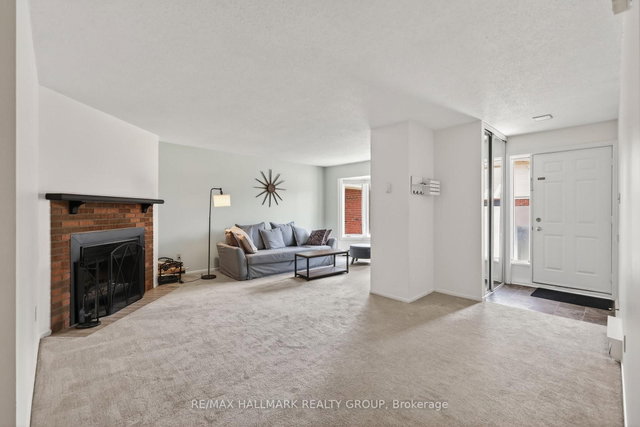 33 Haxby Private