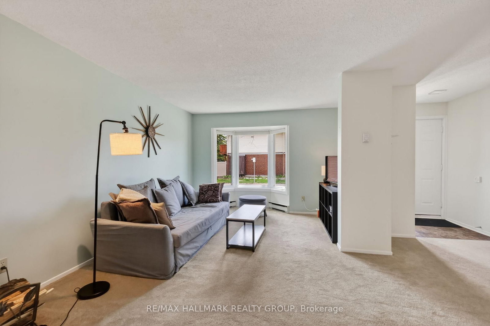 33 Haxby Private • Ottawa, ON photo 5