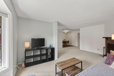 33 Haxby Private • Ottawa, ON photo 7