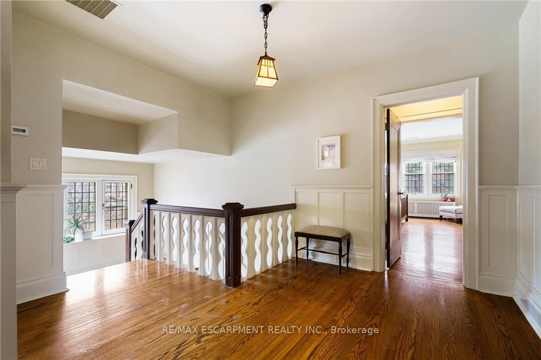 2 Oak Knoll Drive • Hamilton, ON photo 24