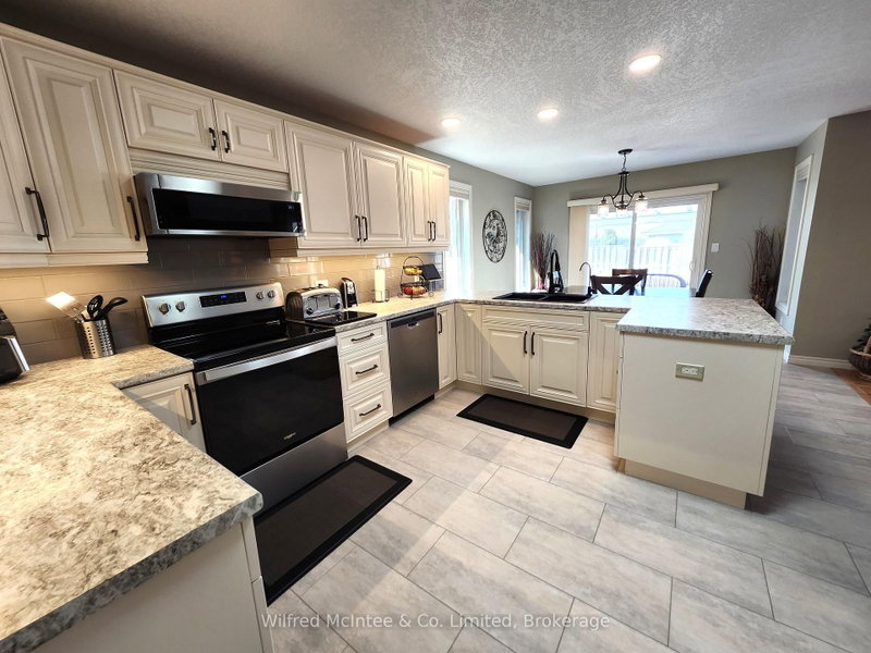 230 4TH STREET Crescent