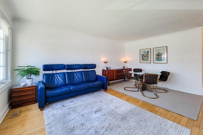 2827 Fredonia Drive — photo 5