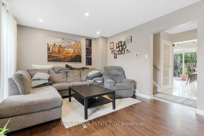 33 Meadow Woods Crescent — more photos