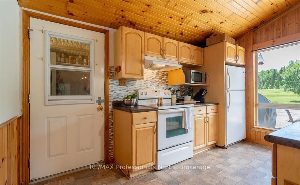 899 KATRINE Road • Burk's Falls, ON photo 9