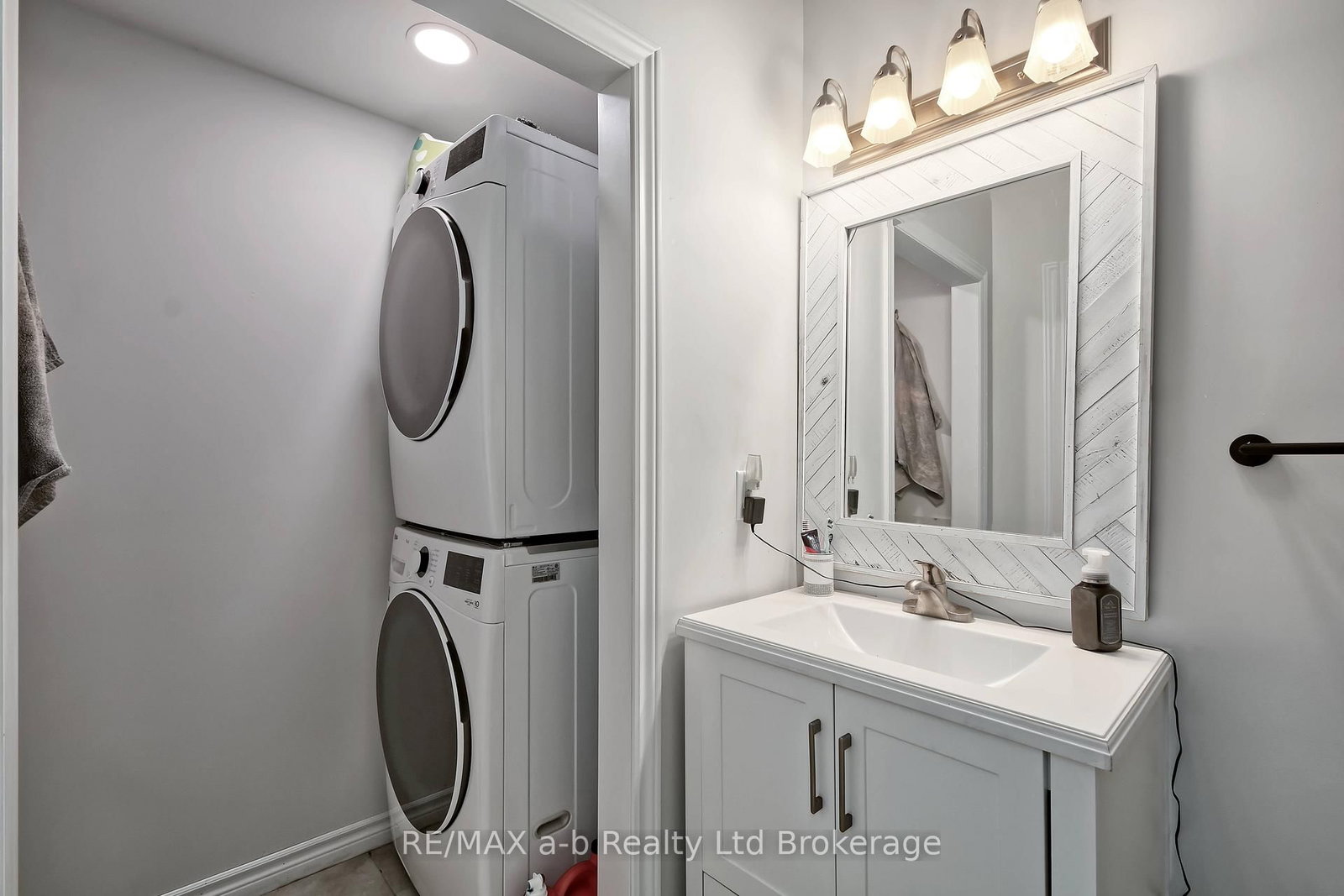 305 Robinson Street • Woodstock, ON photo 31