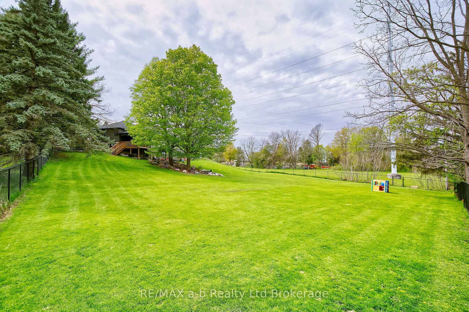 305 Robinson Street • Woodstock, ON photo 41