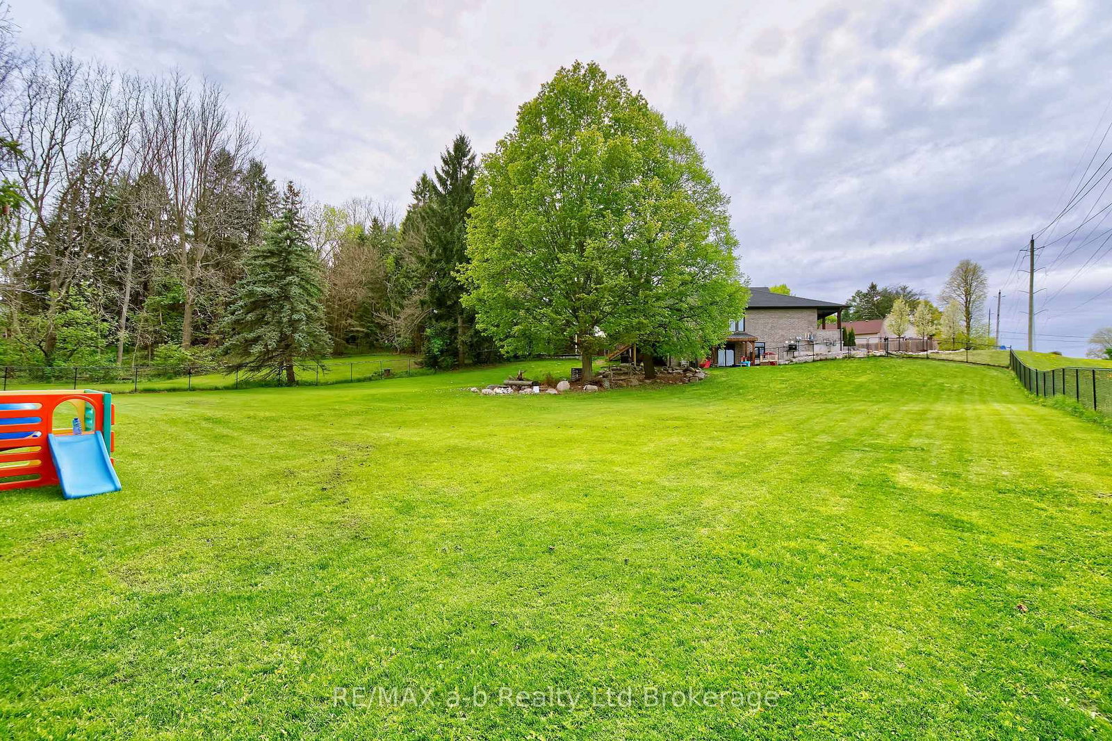 305 Robinson Street • Woodstock, ON photo 42