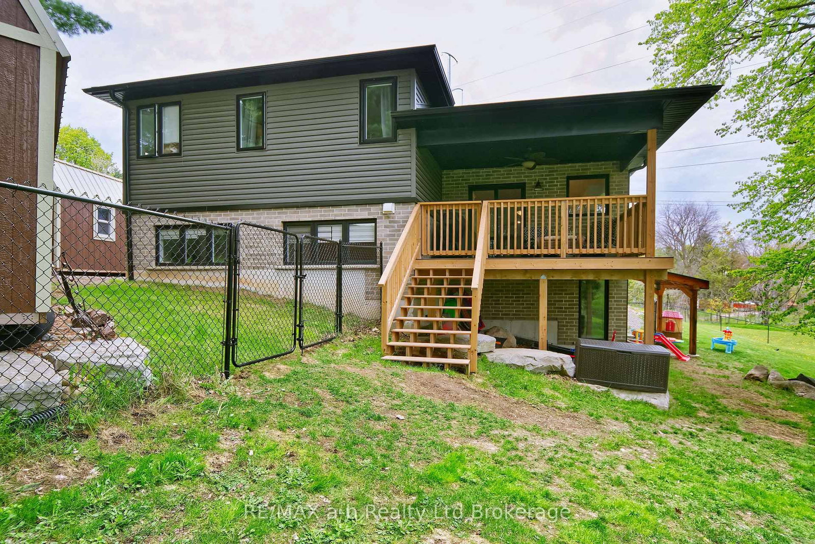 305 Robinson Street • Woodstock, ON photo 44