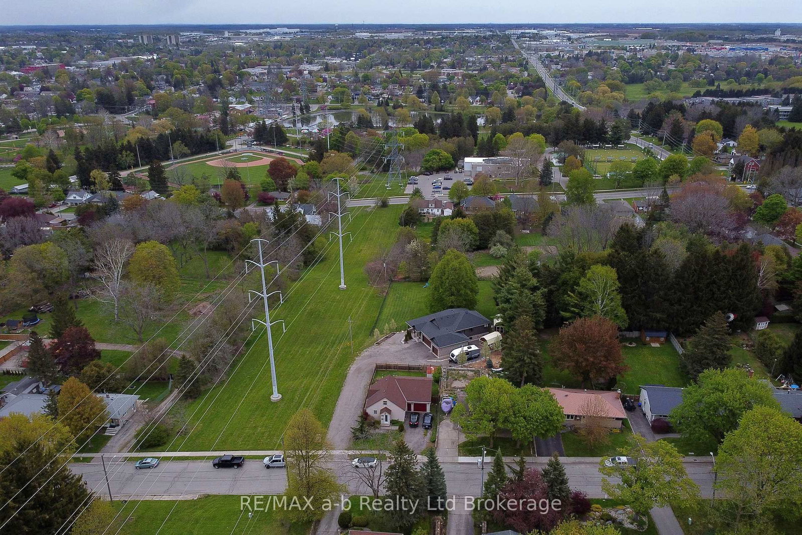 305 Robinson Street • Woodstock, ON photo 47