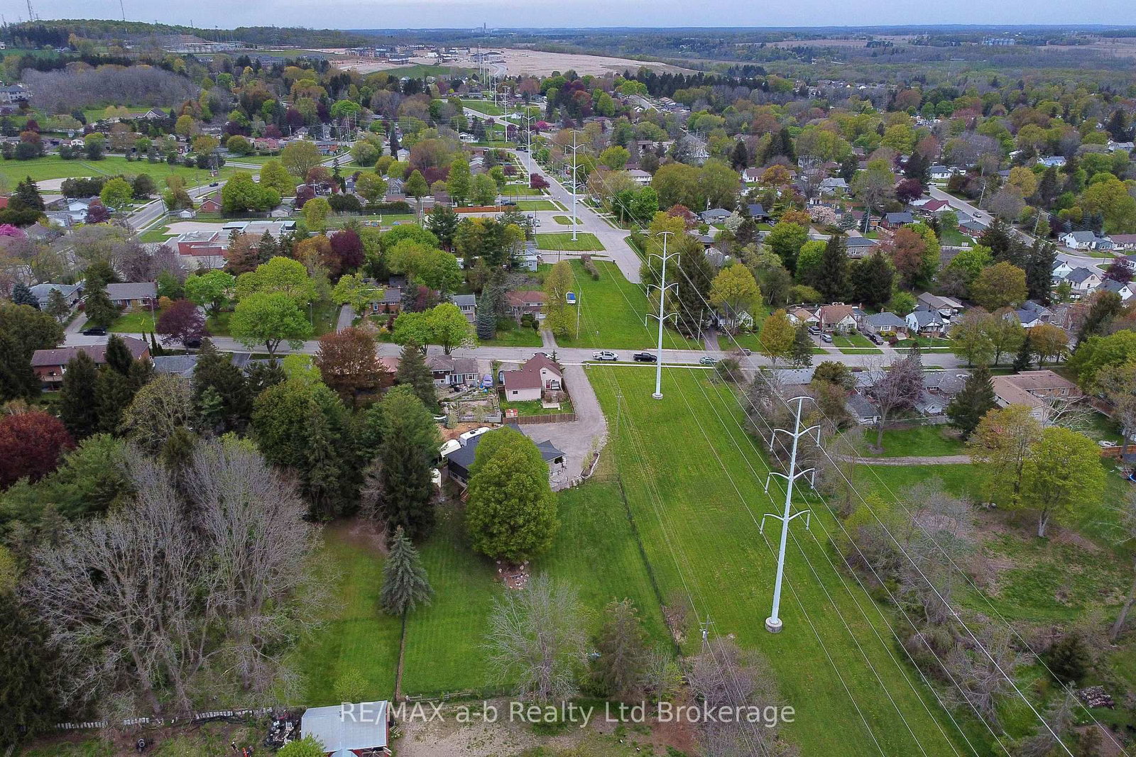 305 Robinson Street • Woodstock, ON photo 48