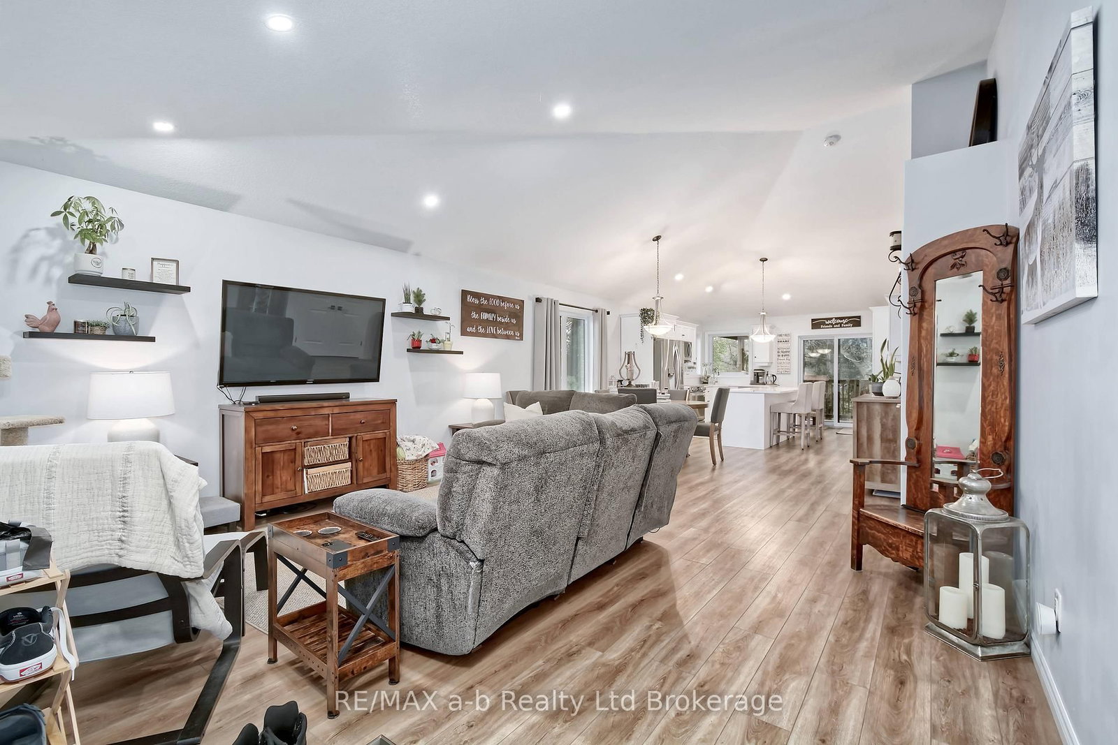 305 Robinson Street • Woodstock, ON photo 8